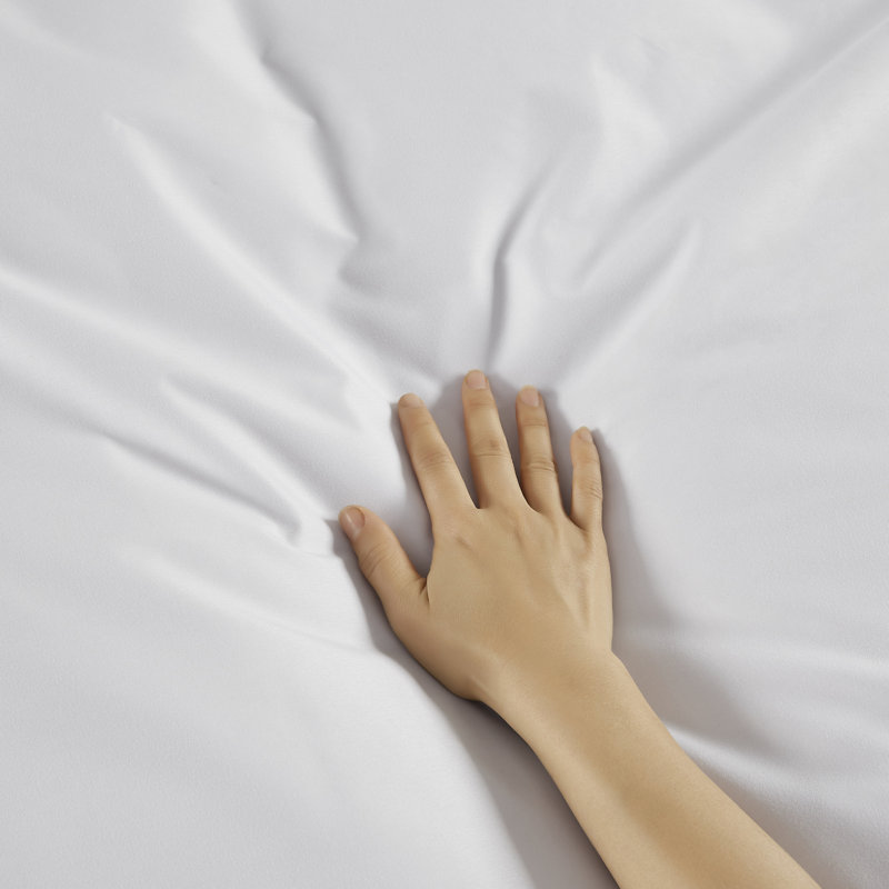 King Size White Water Resistant Bedspread with Zipper Closure