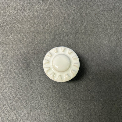 (5 Pack) 1-1/2 inch Embossed Knob White