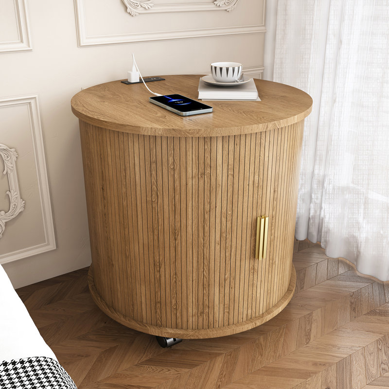 Table de bout cylindrique Mid-Century moderne avec station de charge, table de chevet ronde à 2 niveaux avec porte coulissante - chêne