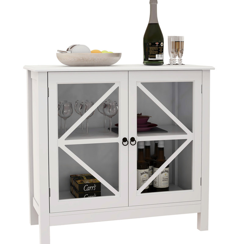 Armoire de cuisine blanche rustique avec double vitrage - vaste espace de rangement. Fabriqué, peint. Portes simples à assembler pour la maison. Fabrication, blanc. Processus pratique