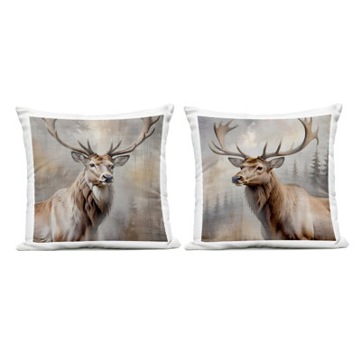 Ensemble de coussins d'extérieur imprimés 2 pièces Glancing Forest Stags, design par Susan Arnot