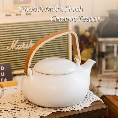 Théière avec infuseur, théière japonaise en céramique mate pour thé en feuilles, théière en porcelaine blanche de 27 onces avec poignée moderne en bois cintré
