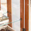 Armoire lumineuse captivante - tablettes réglables, 2 portes, 1 tiroir, style chêne avec tablettes éclairées-315905362