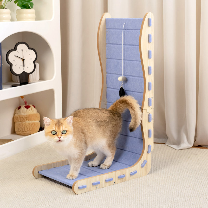 Grattoir pour chat en forme de L 26,8 po, planche à gratter verticale pour chat avec jouets, protection pour griffes pour meubles d'intérieur