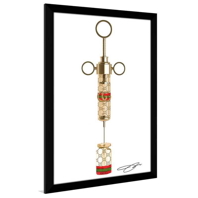 Tir de Gucci (vertical) par By Jodi - impression, Cadre noir, H 27,5 po x l 21,5 po x P 0,75 po