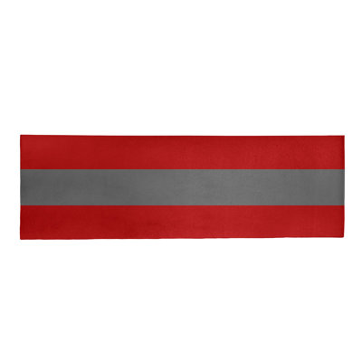Tapis rouge/gris