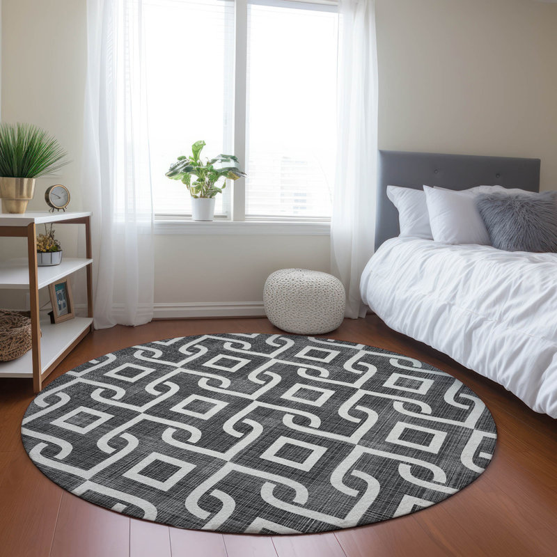 Kaylani Washable Geometric Indoor / Outdoor Rug, Round 8'