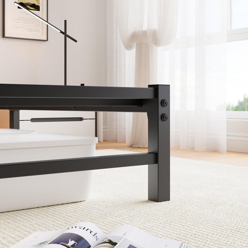 Cadre de lit grand format en métal avec tête de lit en bois - lumières RVB, station de charge, tablette de rangement, silencieux, capacité de 300 lb, aucun sommier nécessaire