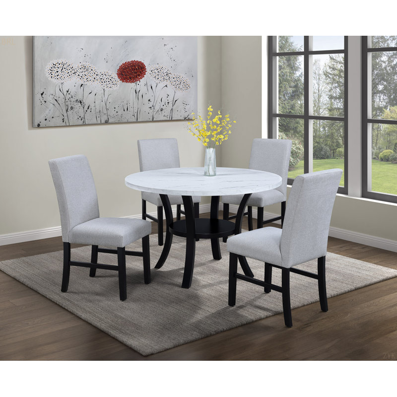 Table de salle à manger contemporaine noire / blanche à finition marbrée et plateau de table gris avec chaises en tissu d'ameublement