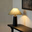 Petite lampe de table moderne en bois massif noir avec abat-jour en polyester pour le salon de la chambre à coucher, ampoule incluse-822501788-822501785