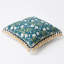 Coussin décoratif à imprimé floral de 50 x 50 cm avec rembourrage et pompons
