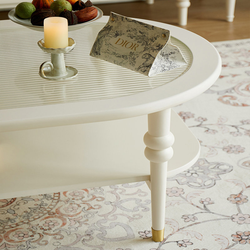 Table basse de style français en bois massif de couleur crème