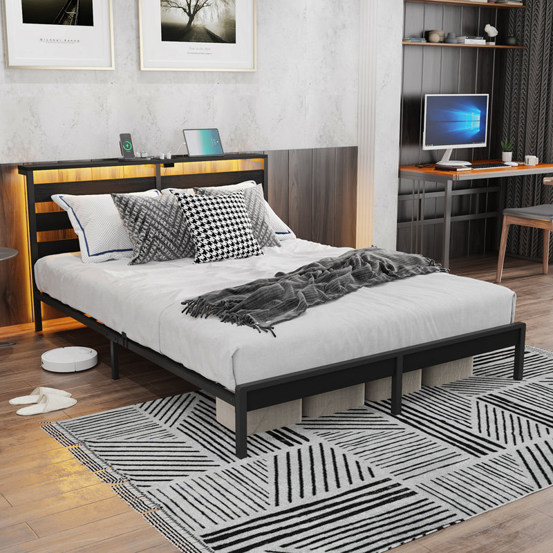 Structure de lit plateforme pleine grandeur en métal avec tête et pied de lit en bois avec doublure USB, lumières DEL, aucun sommier requis, rangement sous le lit, assemblage facile