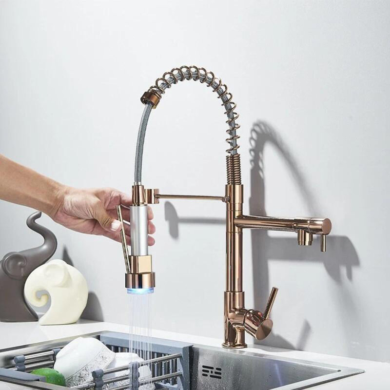 Robinet de cuisine à DEL avec douchette rétractable à ressort pivotant à 360 ° et or rose