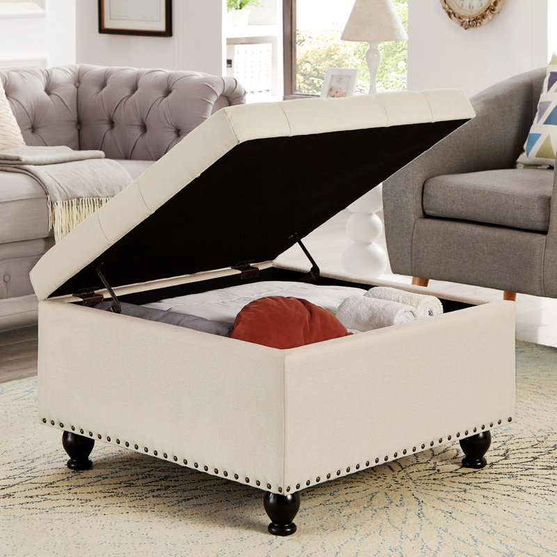Grand repose-pieds de rangement carré avec pieds en bois, table basse capitonnée avec garniture cloutée, Beige