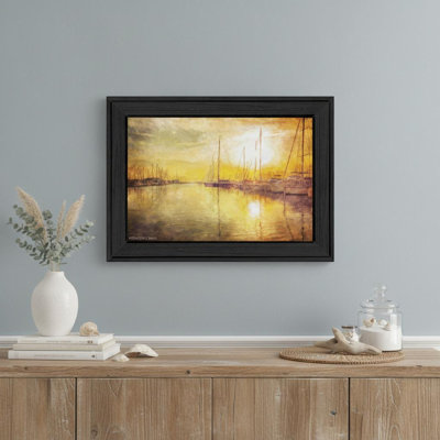 «Yellow Sunset Bateaux In Marina», reproduction d'art encadrée noire