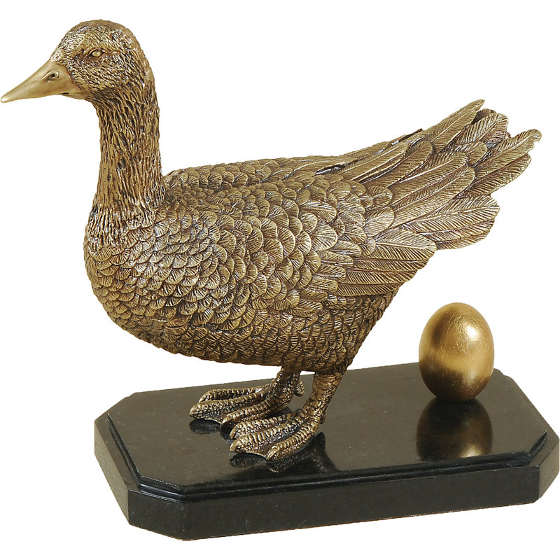 Figurine d’oie en laiton moulé avec oeuf