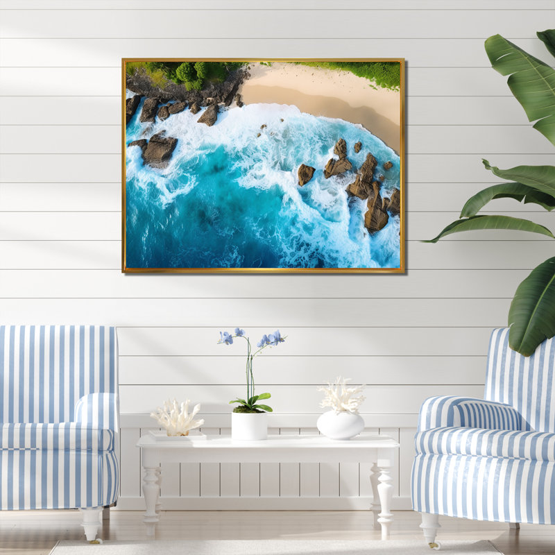 Vue aérienne de la plage rocheuse II - plage et océan, art mural, Cadre flottant noir, H 12 po x l 20 po x P 1 po