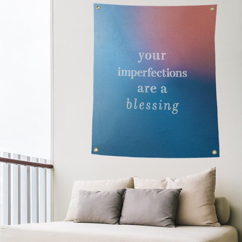 Tapisserie citation d’imperfections écrites en polyester, H 80 po x l 59 po, Bleu / Rose