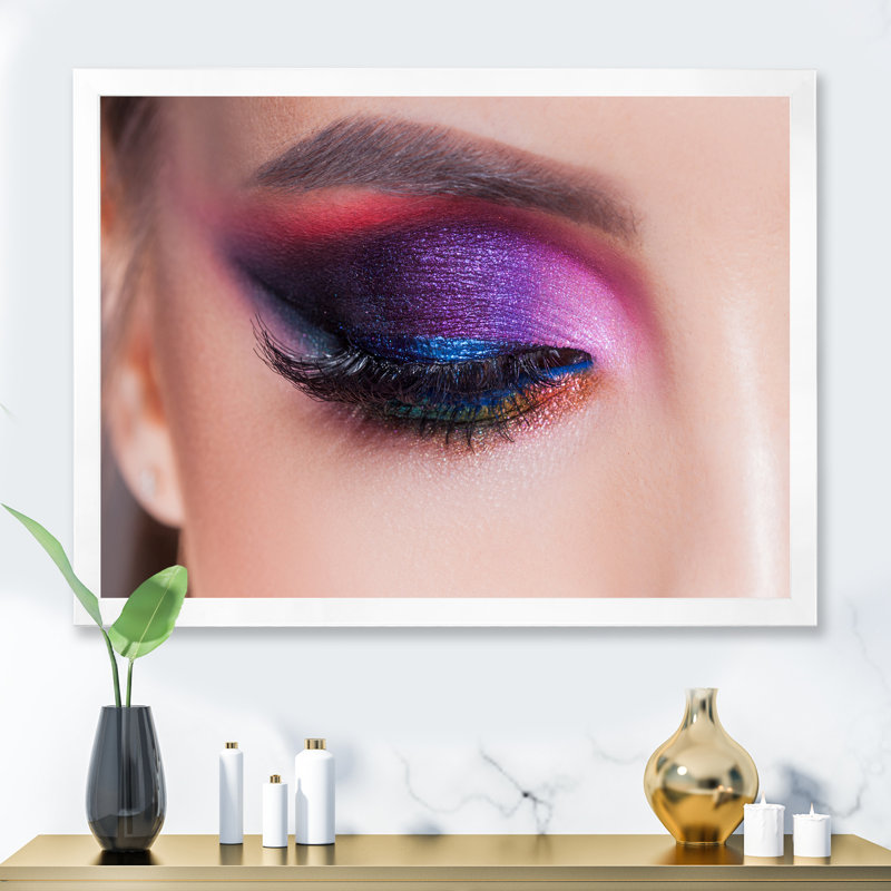 Maquillage lumineux pour les yeux dans des tons de bleu luxueux - photographie sur toile, H 16 po x l 32 po x P 1,5 po