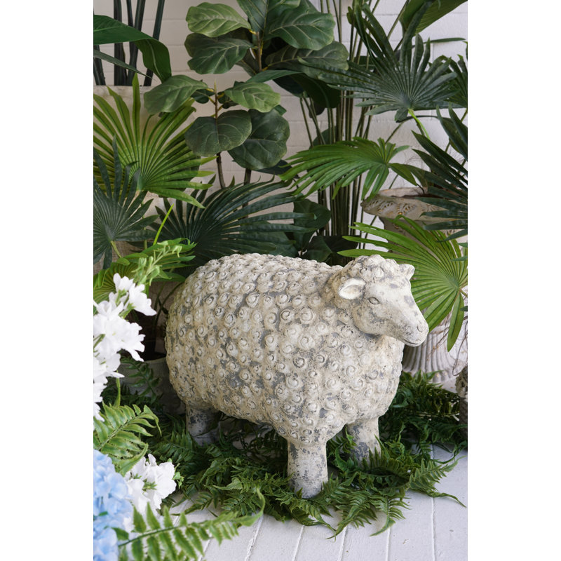 Figurine 25,5 x 13 x 18 po en forme de mouton au fini blanc vieilli et gris, H 18,1 po x l 25,8 po x P 13,2 po