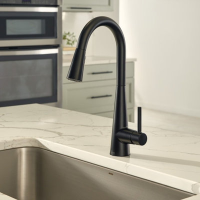 Robinet de cuisine à poignée simple rétractable élégant avec technologies Power Boost et Duralock Moen