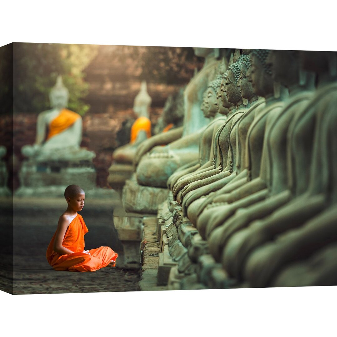 Fotodruck Junger buddhistischer Mönch beim Beten, Thailand von Pangea Images