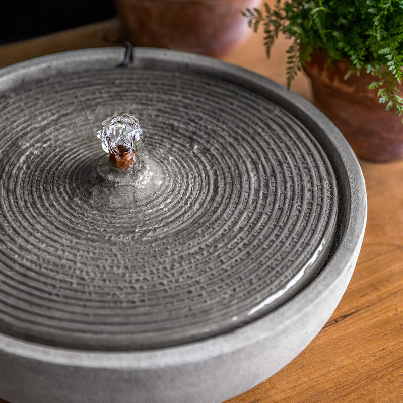 Fontaine ondulée en béton, H 6,25 po x l 14,25 po x P 17,25 po, Naturel