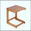 Table d'appoint en forme de C en bois d'acacia Ashwell, durable et polyvalente pour les espaces de vie modernes