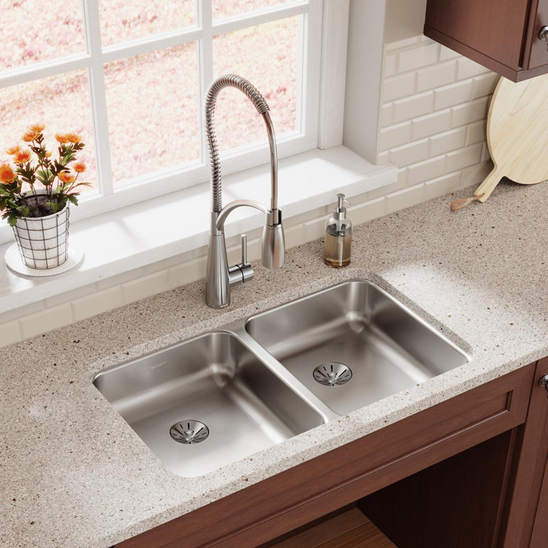 Classic 18" L x 30" W Undermount Kitchen Sink With Accessories