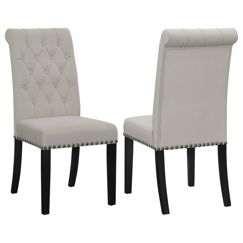 Chaise d'appoint capitonnée Jackye avec garniture cloutée, Espresso rustique, Sable