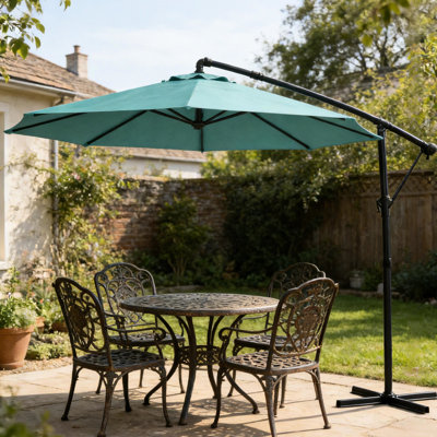 Parasol de patio en porte-à-faux avec abat-jour réglable 090, rotation à 6 positions sur 360 °, auvent 200 g / m², protection Upf30 +, mât en acier thermolaqué, 8 baleines, conception à évent supérieur, base en croix et inclus