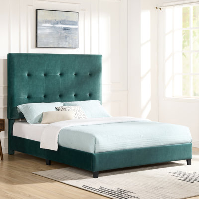 Grand lit tapissier moderne en velours - Splendeur de chambre à coucher contemporaine avec lattes