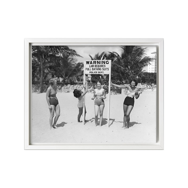 Combinaisons de bain complètes requises, Canevas, Encadrement blanc, H 11 po x l 14 po