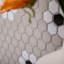Carreau de mosaïque en porcelaine nid d'abeille 1 po x 1 po Value Series-98546890