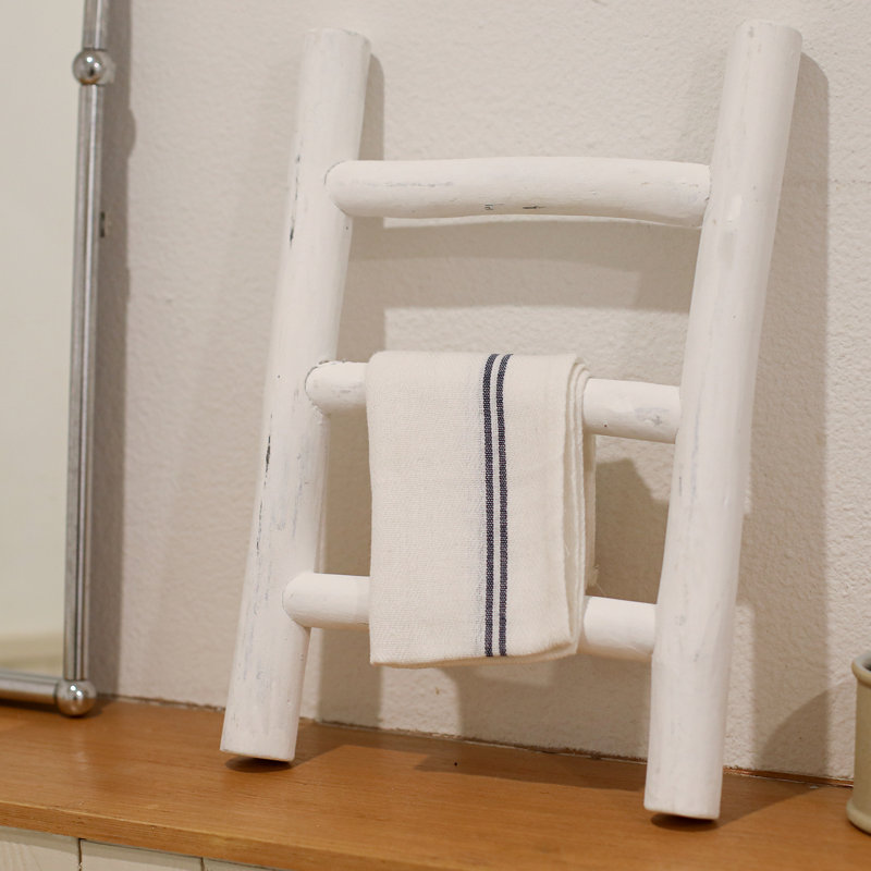 Échelle à serviette en bois entièrement assemblée pour comptoir, Blanc