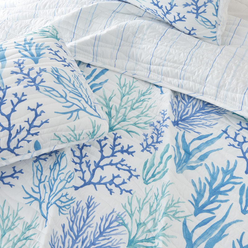 Blue Watercolor Coral Coastal Reversible Quilt Set with Shams, Full / Queen Quilt + 2 Standard Shams