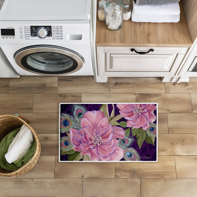 Tapis de bain en peluche à motif de plumes de paon Midnight Garden, par Nicole Tamarin, 18 po x 30 po
