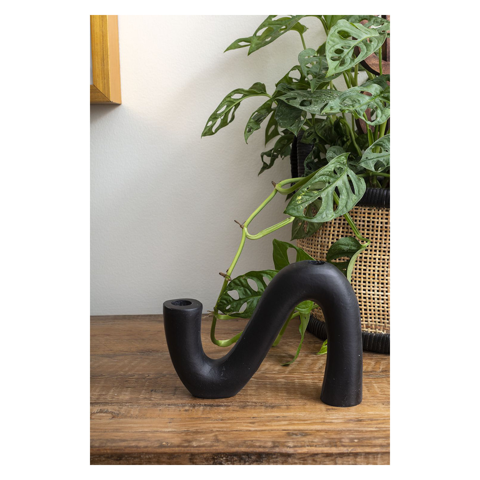 Arash Candle Holder