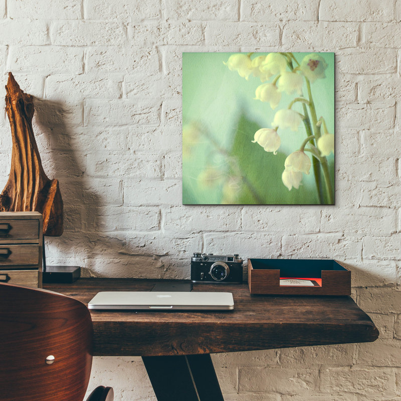 "Le muguet" par Judy Stalus, H 12 po x l 12 po x P 0,13 po