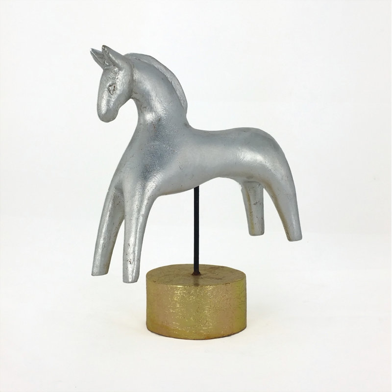 Figurine cheval sur pied en bois doré Aschwin