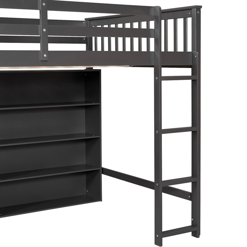 Lit mezzanine avec 8 tablettes de rangement ouvertes et échelle intégrée