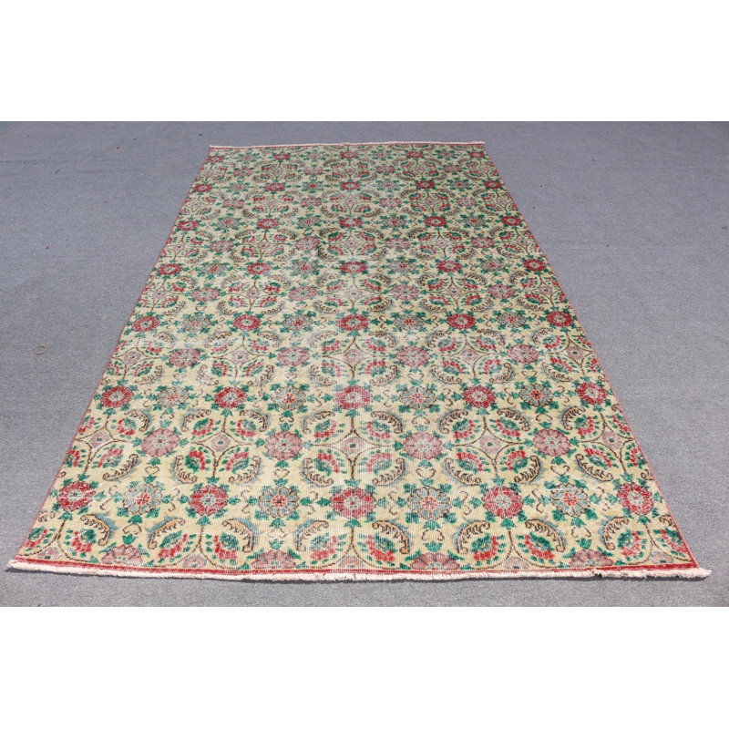 Grand tapis floral turc pour la décoration de salon avec des motifs vibrants