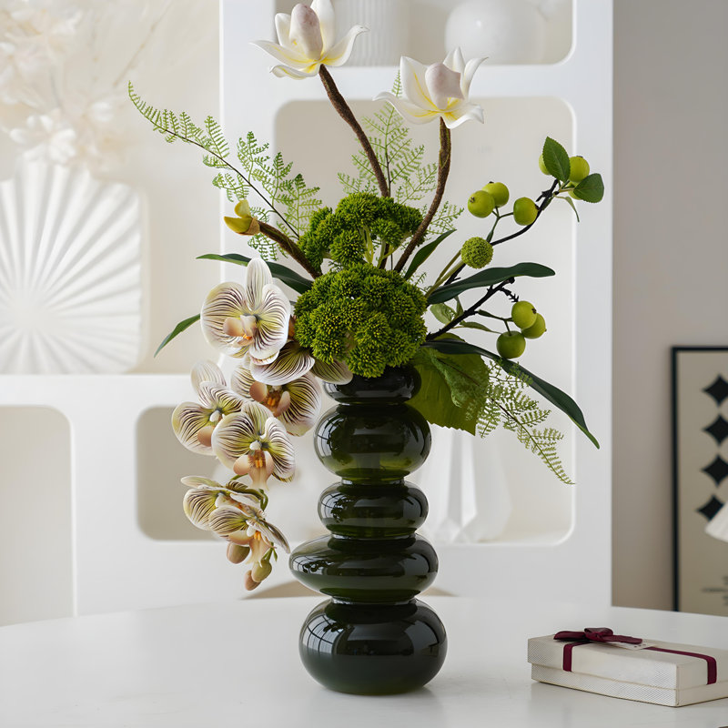 Ornements de fleurs simulées