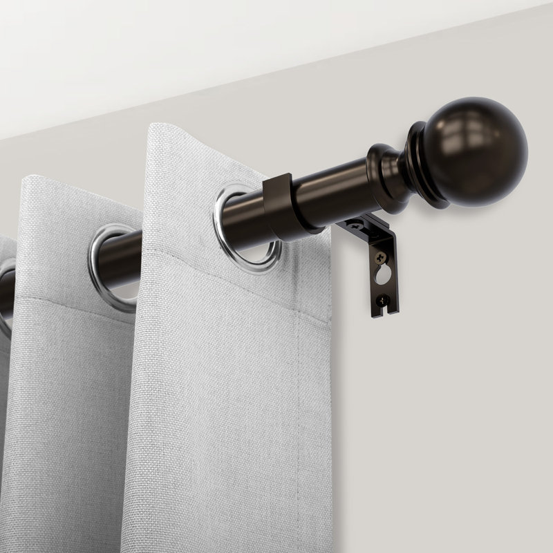 Tringle à rideaux ajustable robuste de 1 po avec embouts sphériques Danikah, 66" - 120", Noir mat