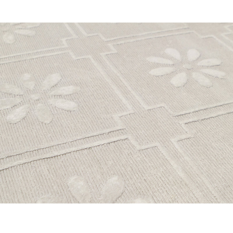 Himalayan Wool Floral Area Rug in Silver