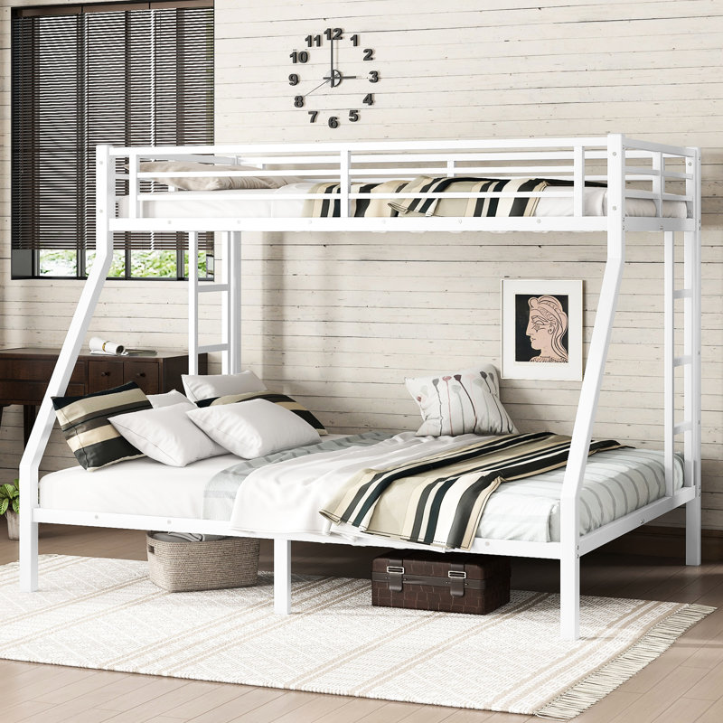 Lit superposé en métal simple TG au-dessus d'un grand lit pour adultes, fonctionnalité d'espace, fonctionnement silencieux, construction solide, revêtement, espace sous rangement, échelles des deux côtés, option renfort blanc, sommeil, construction solide,