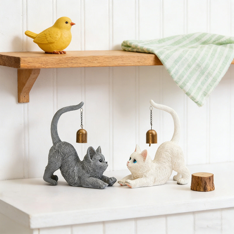 Chat ludique avec figurine en résine, Gris