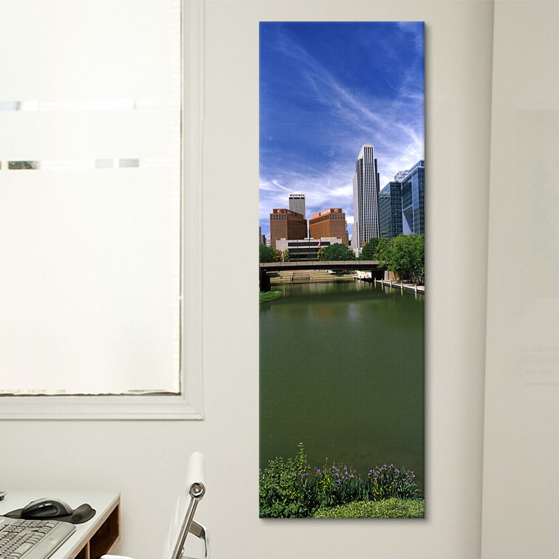 «Buildings at the Waterfront Omaha, Nebraska», reproduction sur toile tendue, H 48 po x l 16 po x P 1,5 po, Sans cadre