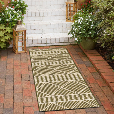 Arthur-James Washable Striped Indoor / Outdoor Rug